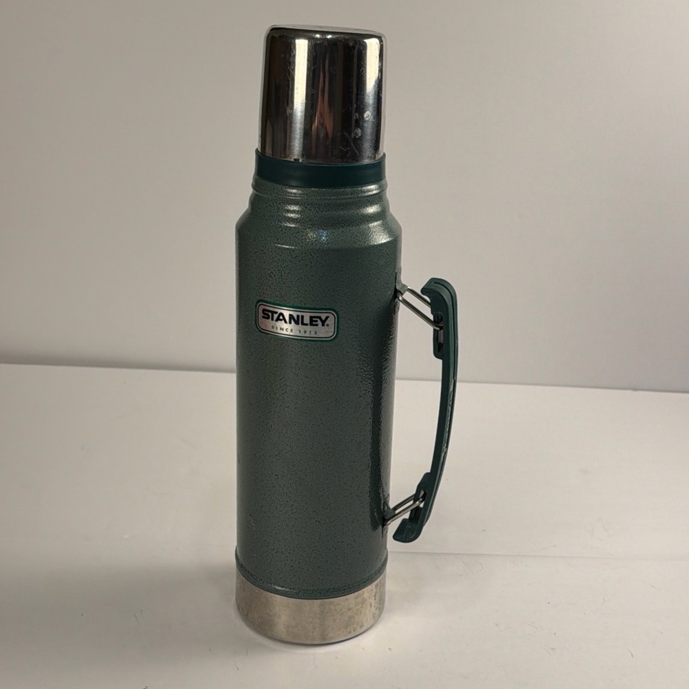 Vintage Stanley Aladdin Green Thermos Bottles 1.1 Qt/ 1 L Hammertone
